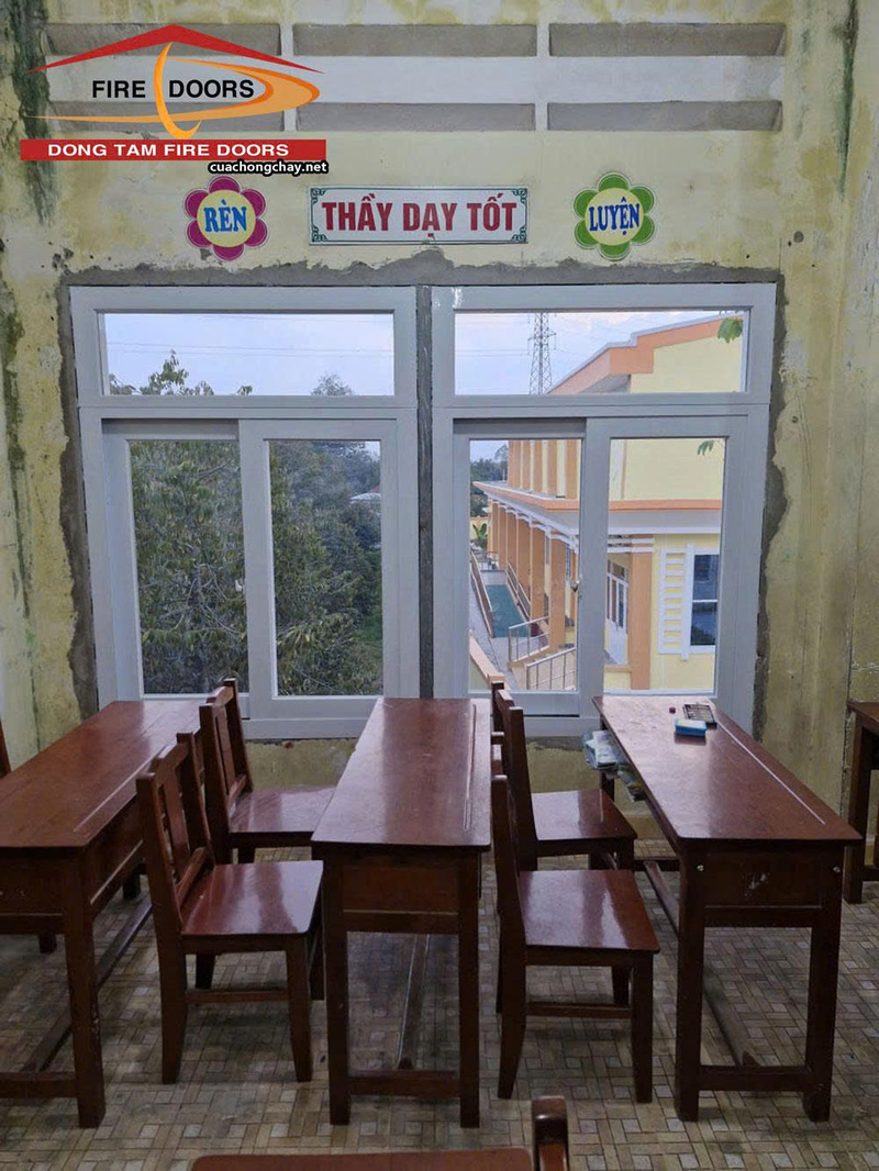 Cửa kính chống cháy
